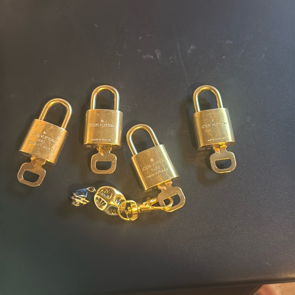 Authentic LV locks (for 1)